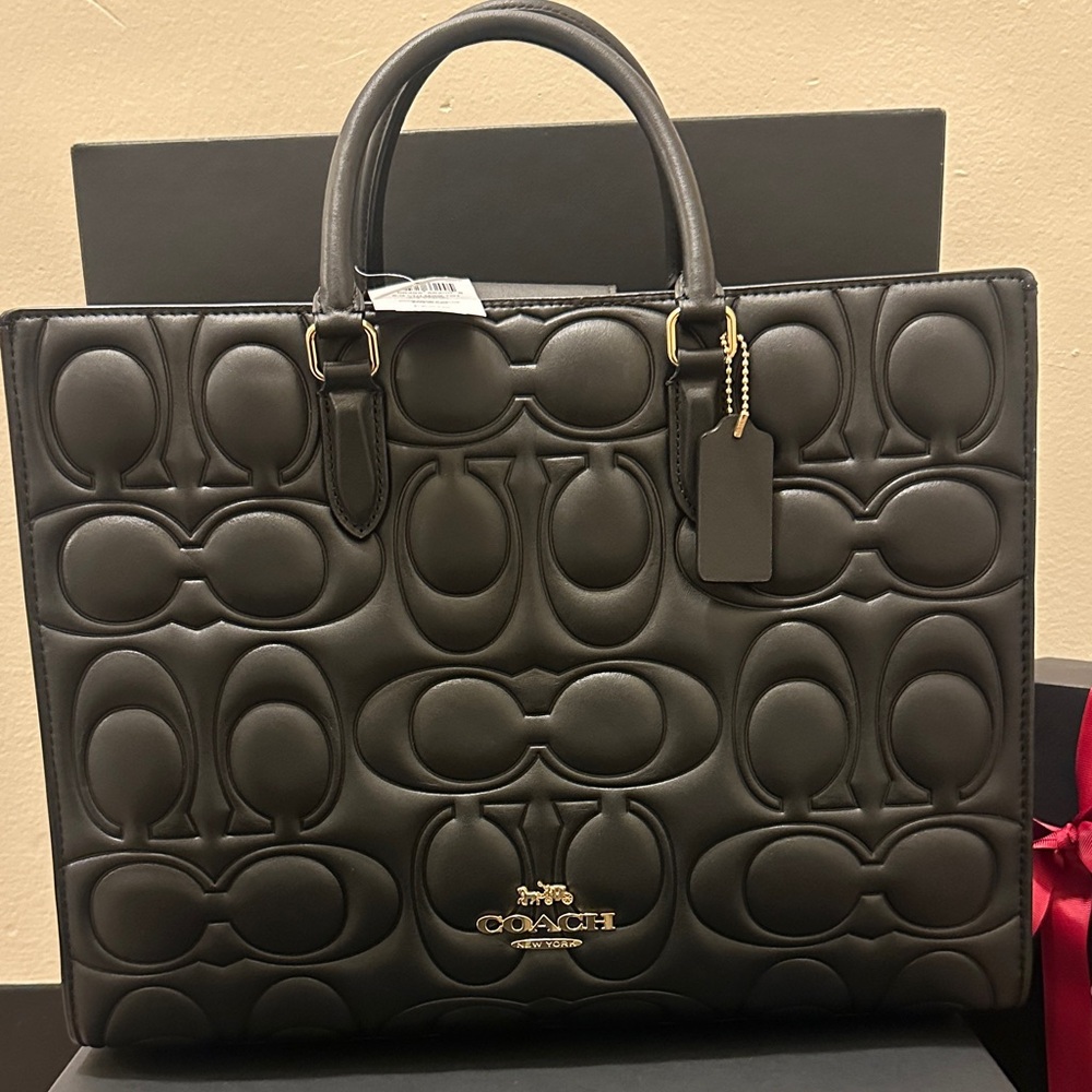 NWT Coach! Maggie Tote Bag In Signature Leather 🖤🖤 dust bag included 🖤 - Picture 2 of 8